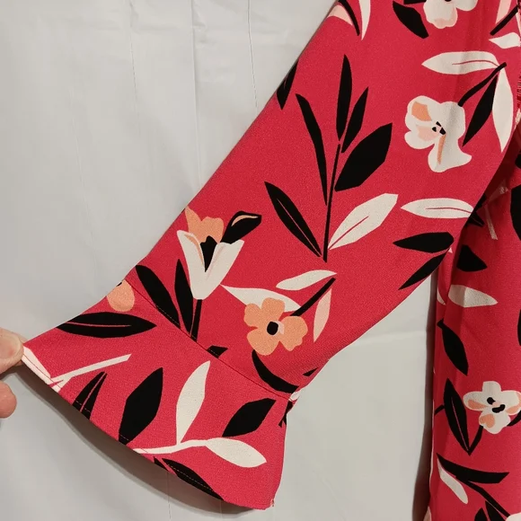 Talbots EUC Large Petite Beautiful Floral Blouse, Bell Sleeves, Side Zipper, - Picture 4 of 8